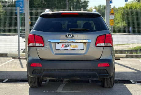 Kia Sorento 2012 года с пробегом 216 696 км, фото 8