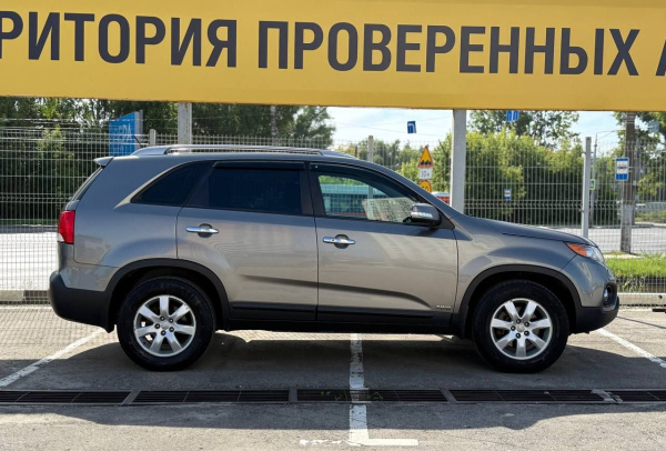 Kia Sorento 2012 года с пробегом 216 696 км, фото 4
