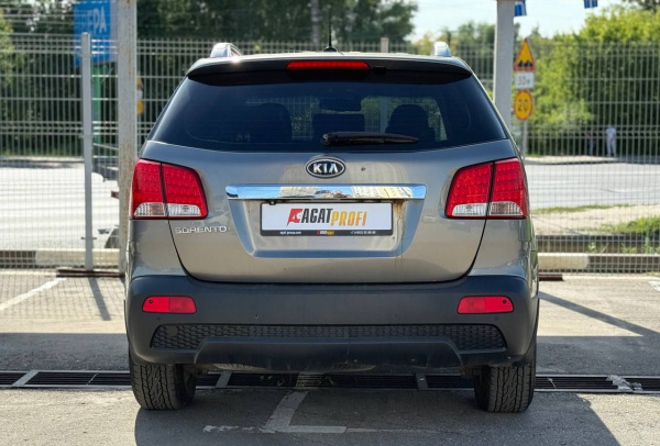Kia Sorento 2012 года с пробегом 216 696 км, фото 8