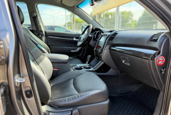 Kia Sorento 2012 года с пробегом 216 696 км, фото 17