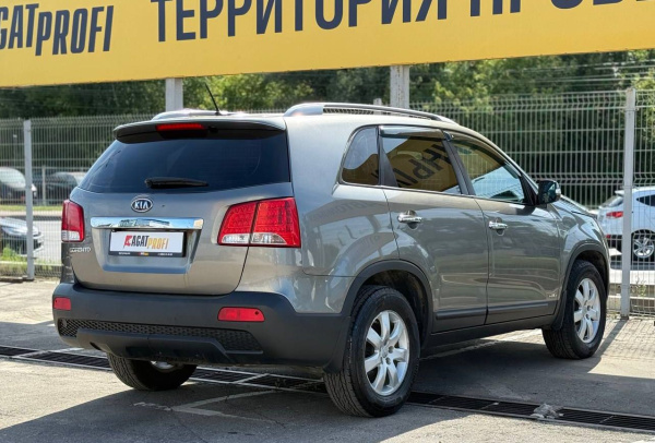 Kia Sorento 2012 года с пробегом 216 696 км, фото 6